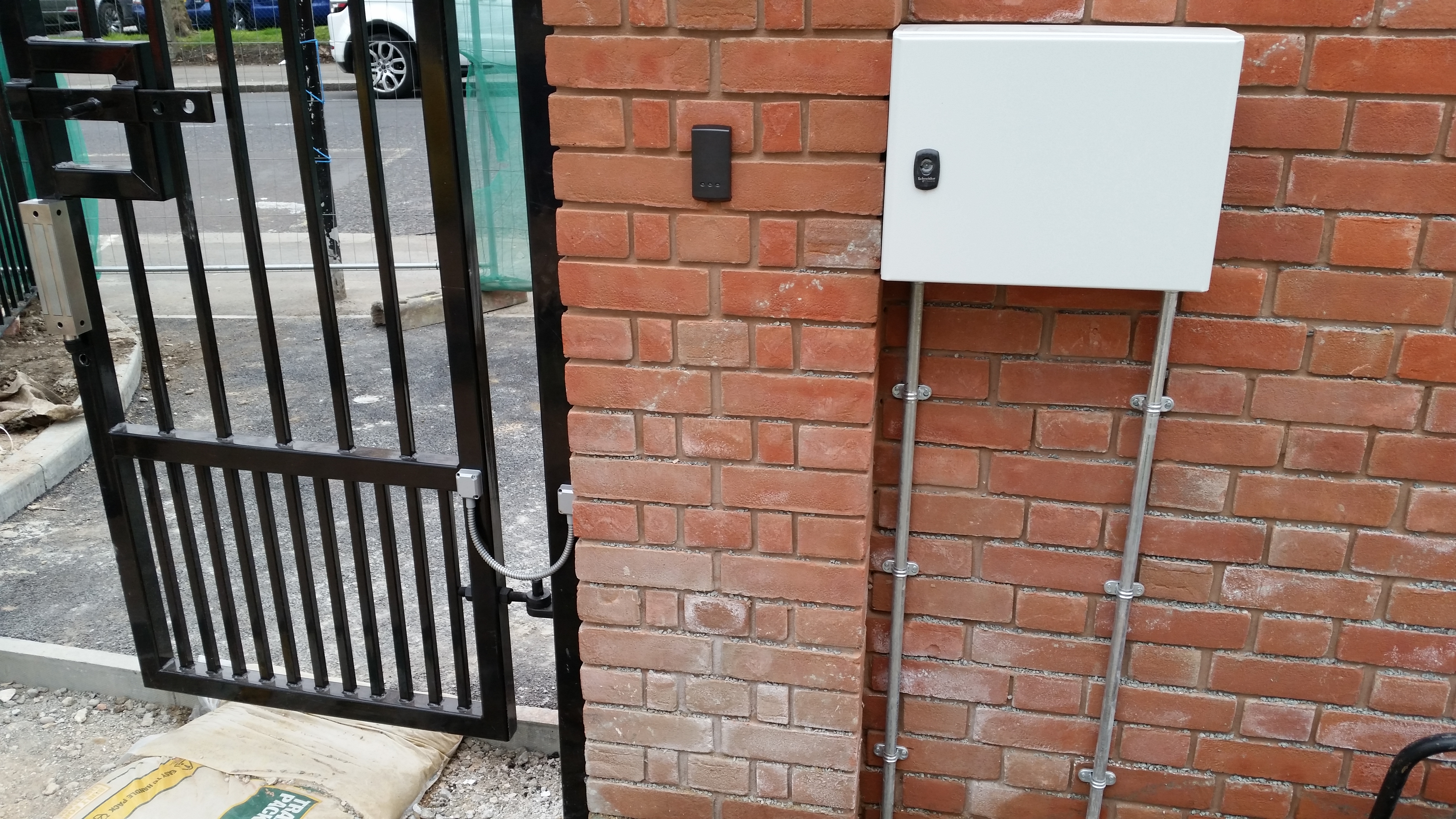 External Electromagnetic Lock